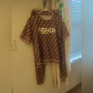 NWOT Women’s size L/XL FF PRINT 2piece lounge set